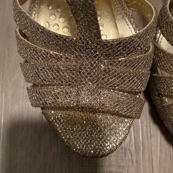 Micheal Kors open toe heels - Picture 4 of 5